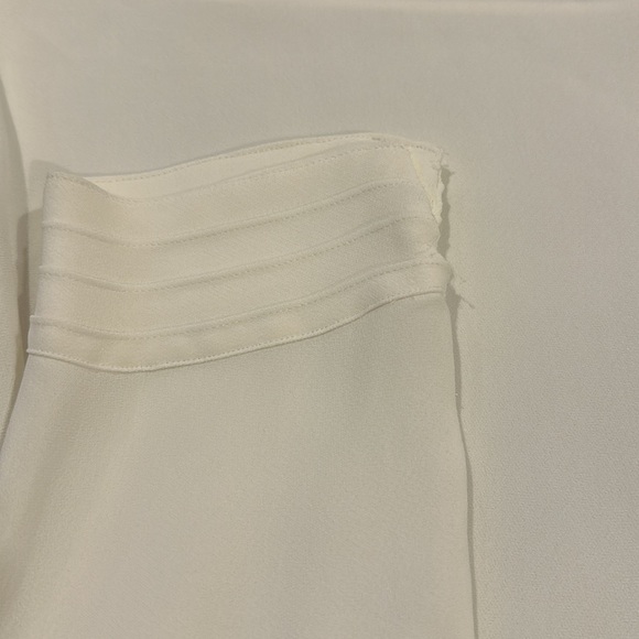 Massimo Dutti Blouse

Decorative buttons on the back - Picture 7 of 9